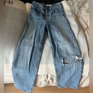 Levi’s ribcage straight jeans, size 25